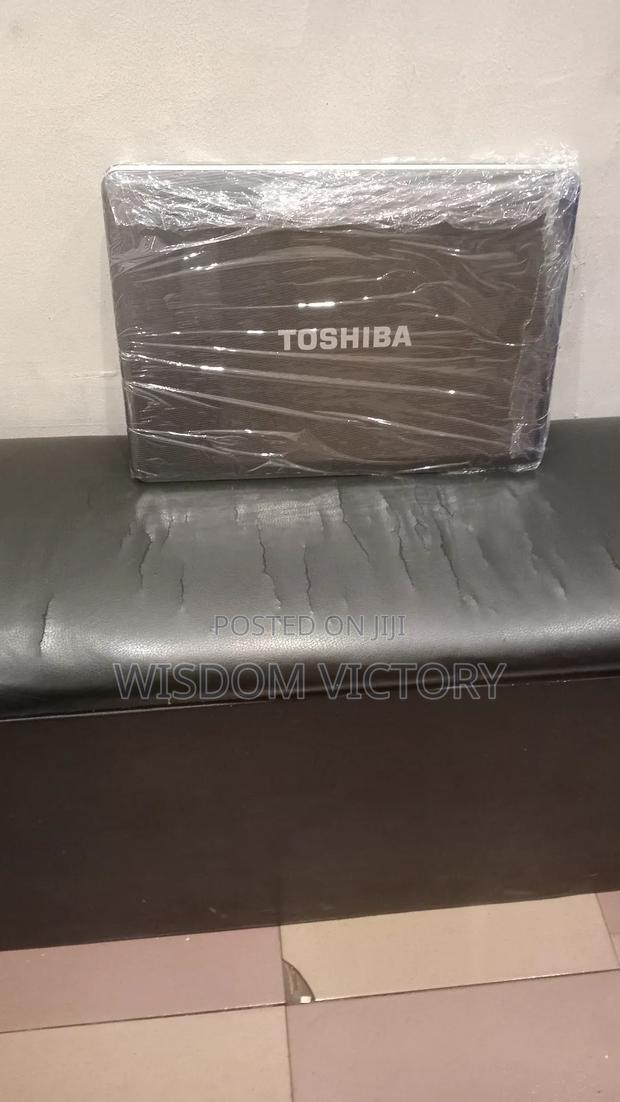 New Laptop Toshiba 4GB Intel HDD 250GB