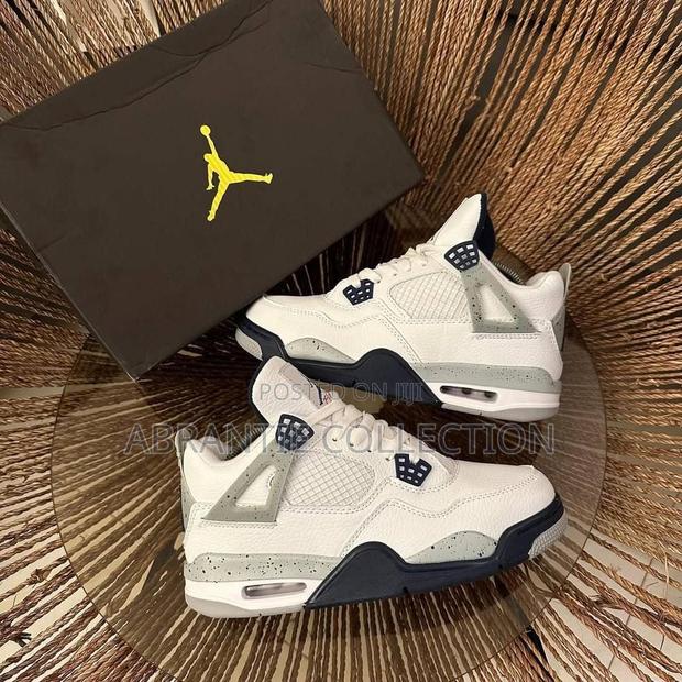 Air Jordan Retro 4 Midnight Navy · Photo 4
