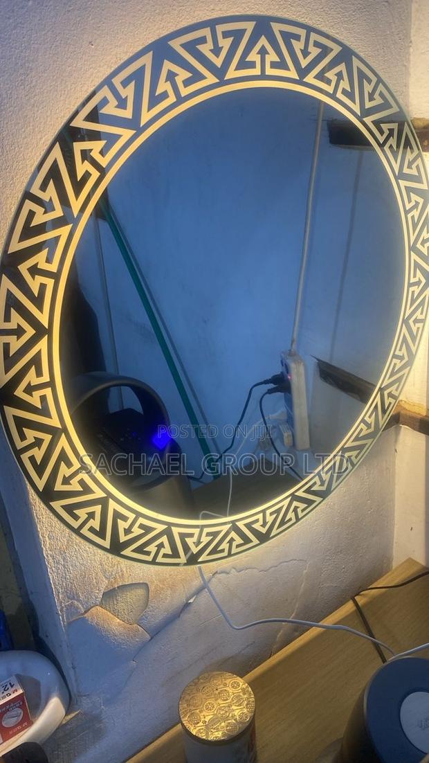 Round Led Salon Mirror 70cm X 70cm · Photo 2