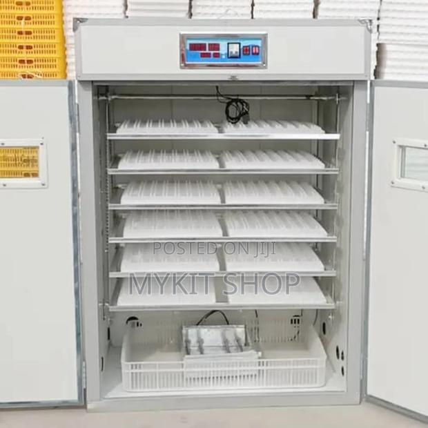 1056 Egg Incubator · Photo 2