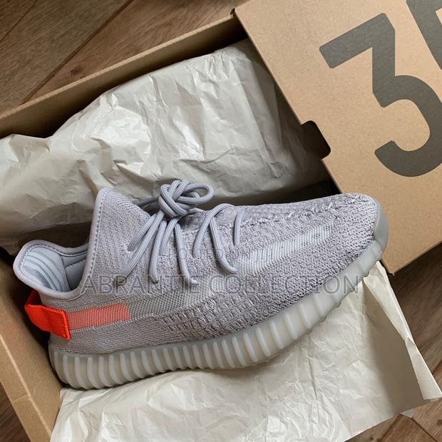 Adidas Yeezy 350 Grey/Orange · Photo 3