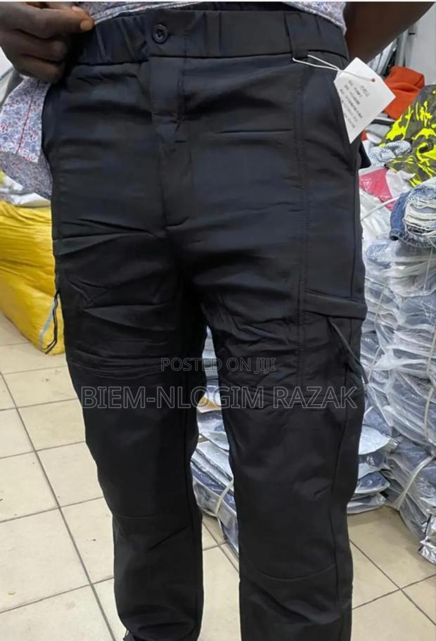 Original Plain Cargo Pants Available in Stock · Photo 4