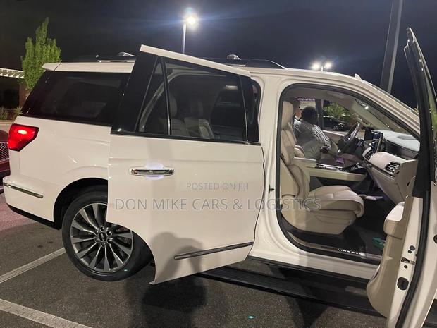 Lincoln Navigator L 2019 White photo 2