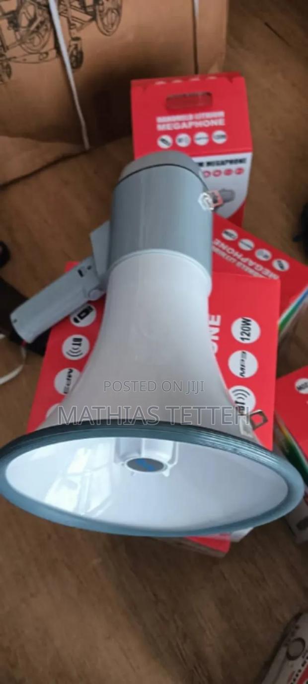 Handheld Lithium Rechargeable Megaphone · Photo 2