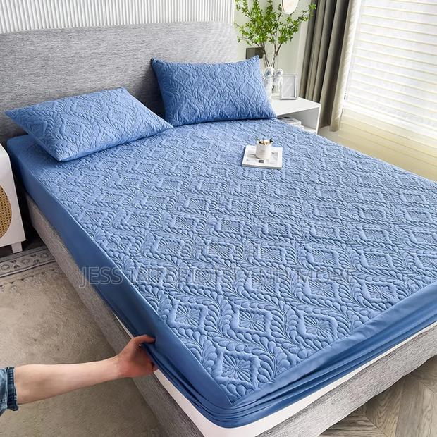 Waterproof Mattress Cover(King Size) · Photo 4