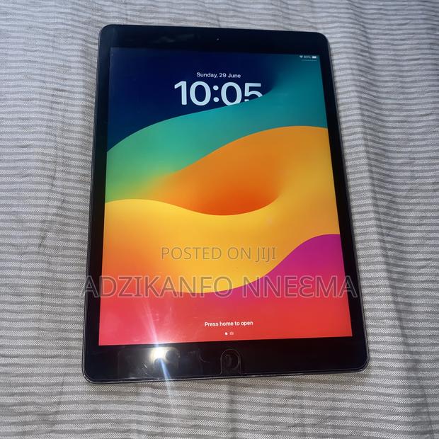 Apple iPad 10.2 (2020) Wi-Fi 32 GB Gray photo 3