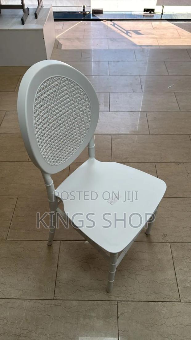 Chivalry Events Chairs Plastic · Photo 2