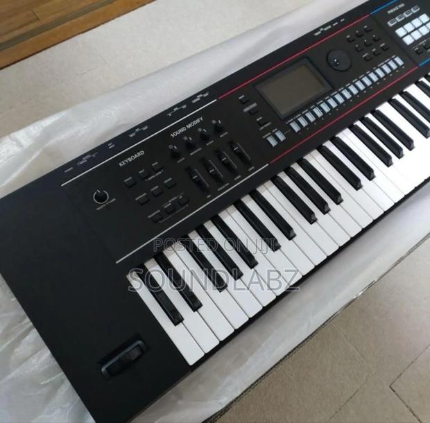 Roland Juno-D6 Keyboard Synthesizer · Photo 4