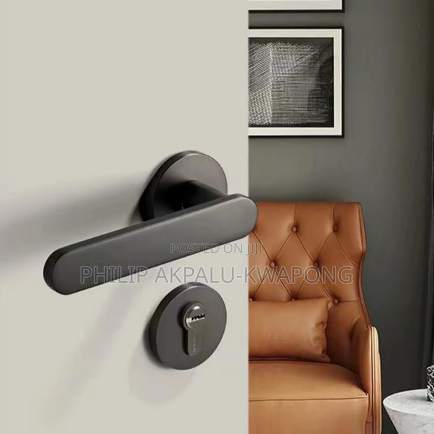 Modern Matte Black Door Lock photo 3