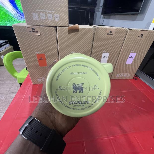 Stanley Cup 40 Oz Quencher Tumbler ( Lemon) · Photo 4