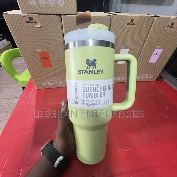 Stanley Cup 40 Oz Quencher Tumbler ( Lemon) · Photo 2