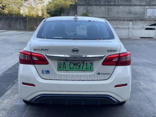 Nissan Sylphy 2019 White photo 10