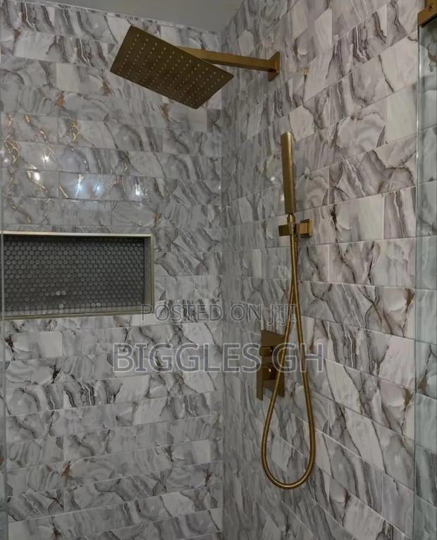 Concealed Shower- Gold · Photo 3
