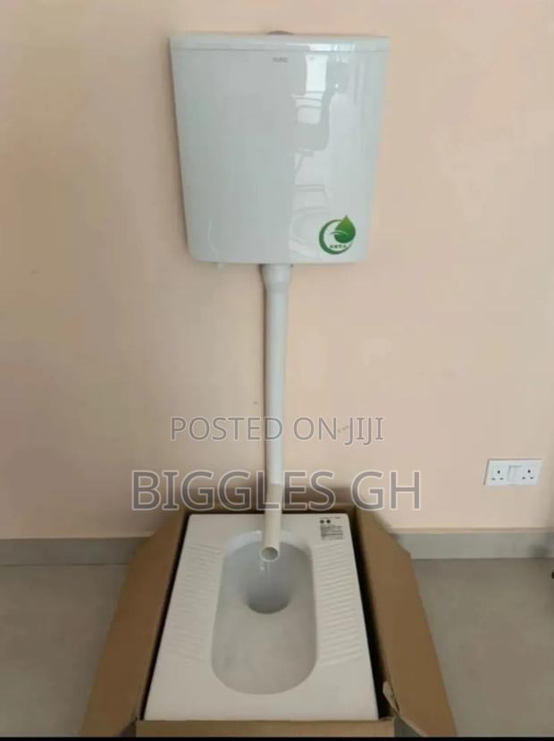Squatting Wc With Water Tank · Photo 2