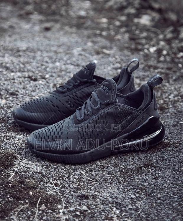 Nike Air Max 270 "Triple Black" · Photo 3