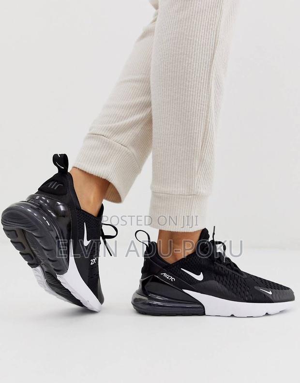 Nike Air Max 270 "Black/White" · Photo 3