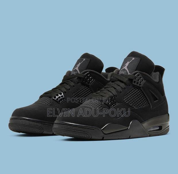 Air Jordan Retro 4 Triple Black · Photo 3