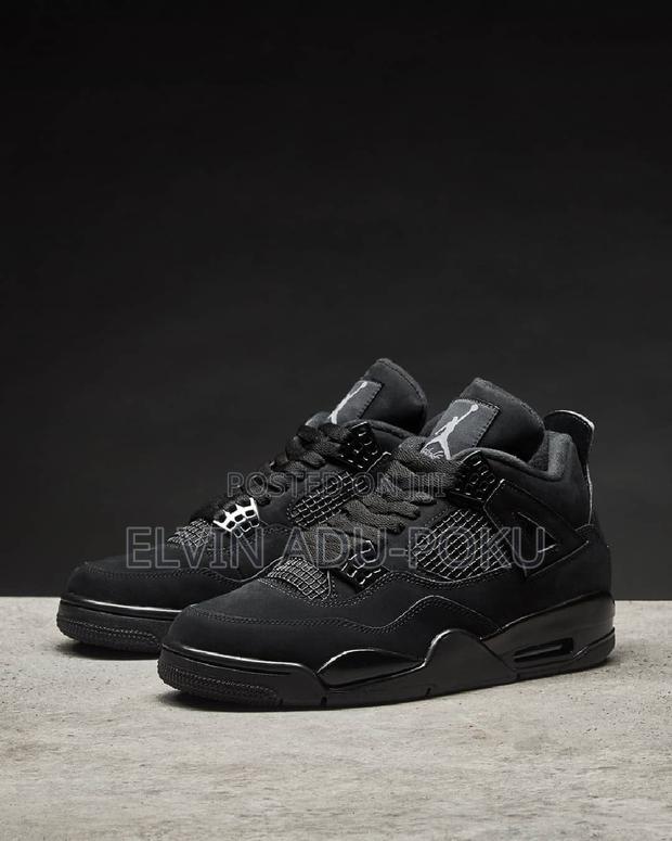 Air Jordan Retro 4 Triple Black · Photo 4