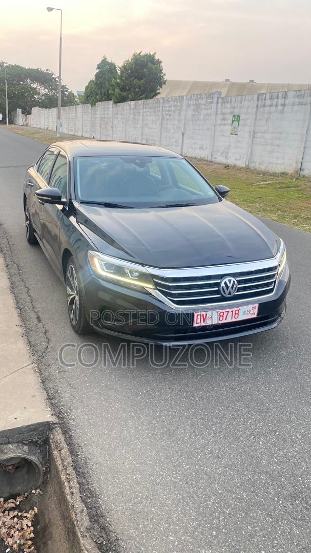 Volkswagen Passat 2.0T SE 2021 Black photo 2