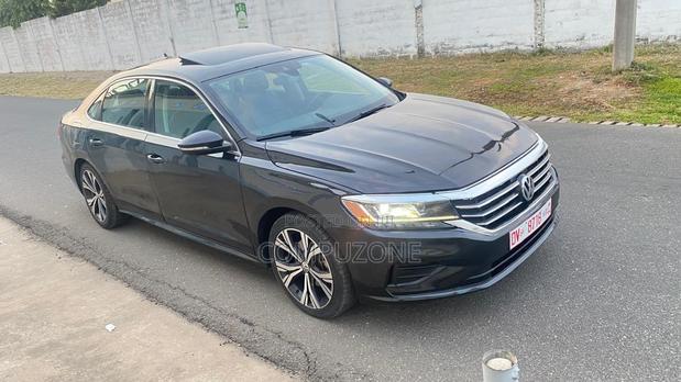 Volkswagen Passat 2.0T SE 2021 Black photo 3