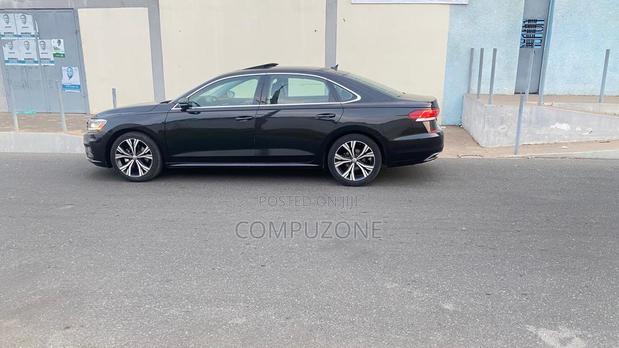 Volkswagen Passat 2.0T SE 2021 Black photo 7