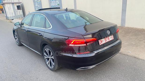 Volkswagen Passat 2.0T SE 2021 Black photo 4