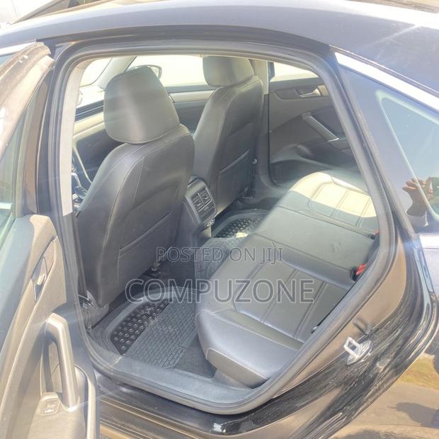Volkswagen Passat 2.0T SE 2021 Black photo 8