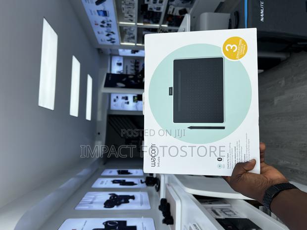 Wacom Intuos Bluetooth Pen Tablet · Photo 4