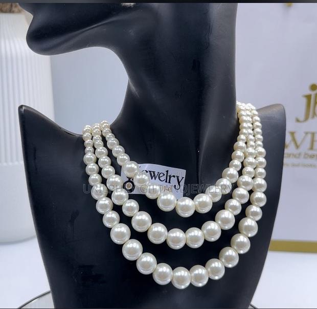 Classy Pearls 3 in 1 Necklace · Photo 4