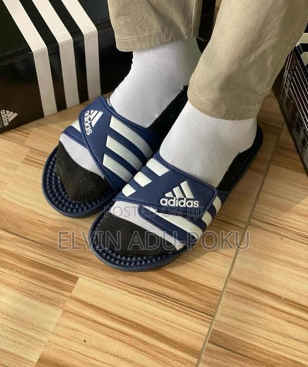 Adidas Adissage Slides. · Photo 4