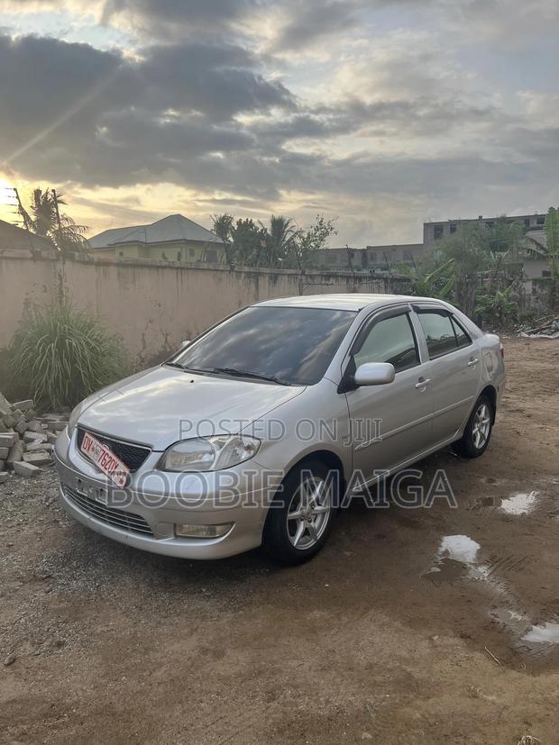Toyota Vios 2011 Silver photo 3
