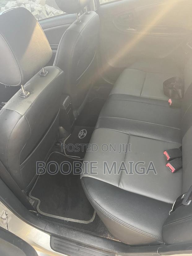 Toyota Vios 2011 Silver photo 5
