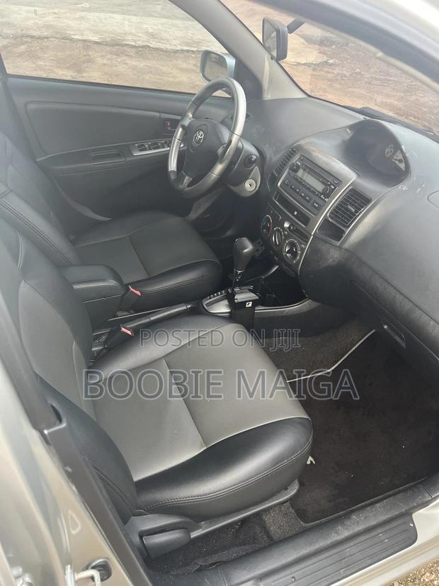 Toyota Vios 2011 Silver photo 4
