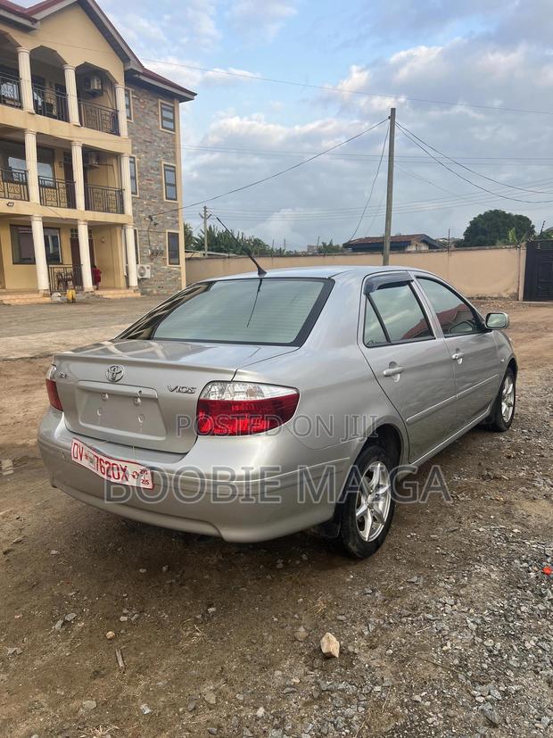 Toyota Vios 2011 Silver photo 6