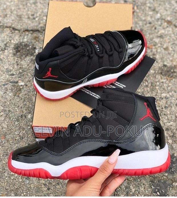 Air Jordan 11 Retro High "Bred” · Photo 3