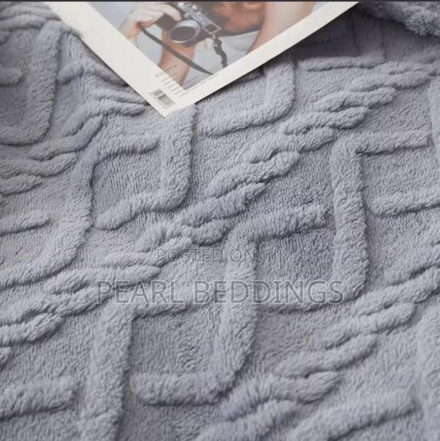 Premium Luxurious Quality Stripped Throw Blanket Available photo 2