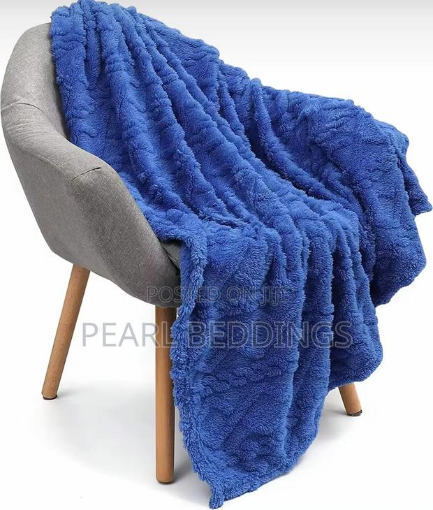 Premium Luxurious Quality Stripped Throw Blanket Available photo 6