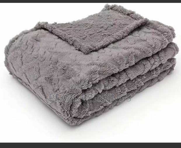 Premium Luxurious Quality Stripped Throw Blanket Available photo 11