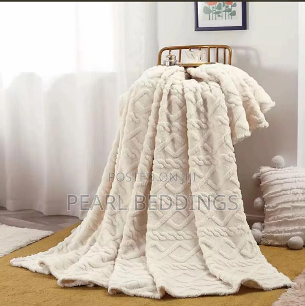 Premium Luxurious Quality Stripped Throw Blanket Available photo 3