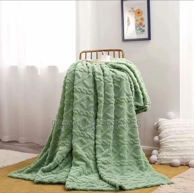 Premium Luxurious Quality Stripped Throw Blanket Available photo 7