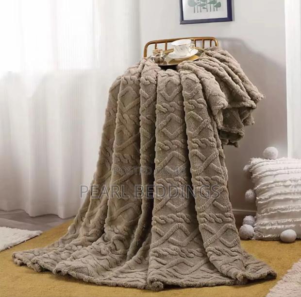 Premium Luxurious Quality Stripped Throw Blanket Available photo 5