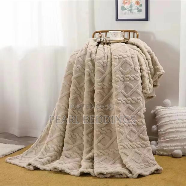 Premium Luxurious Quality Stripped Throw Blanket Available photo 4
