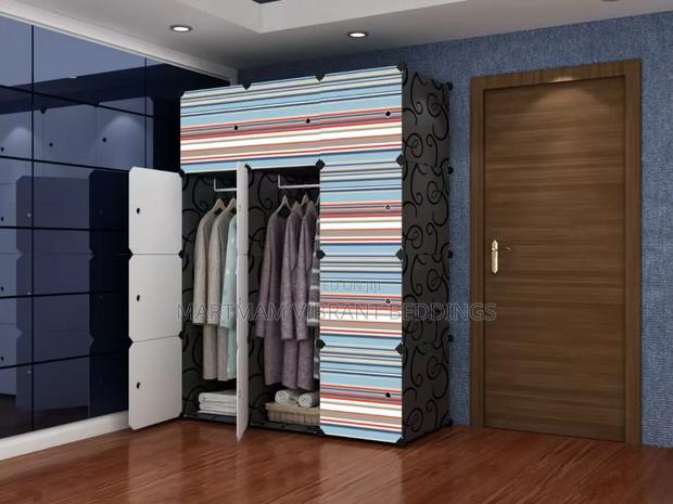 12 Cubes Plastic Wardrobe · Photo 2