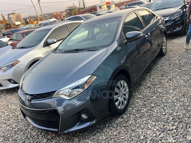 Toyota Corolla LE 4dr Sedan (1.8L 4cyl CVT) 2015 Gray