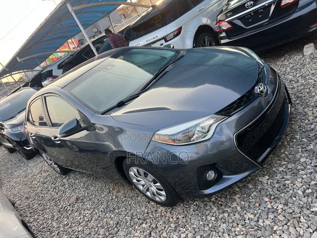 Toyota Corolla LE 4dr Sedan (1.8L 4cyl CVT) 2015 Gray