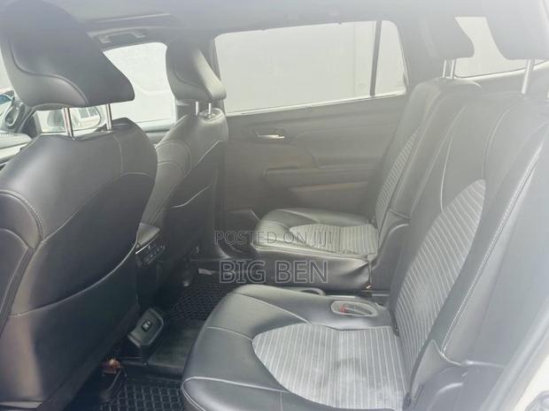 Toyota Highlander XLE 2021 White