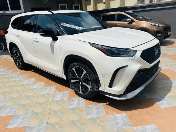 Toyota Highlander XLE 2021 White