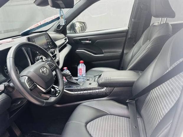 Toyota Highlander XLE 2021 White