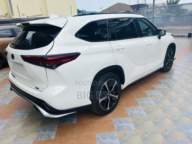 Toyota Highlander XLE 2021 White