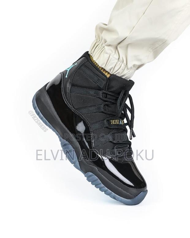 Air Jordan 11 Retro "Cap And Gown" · Photo 3